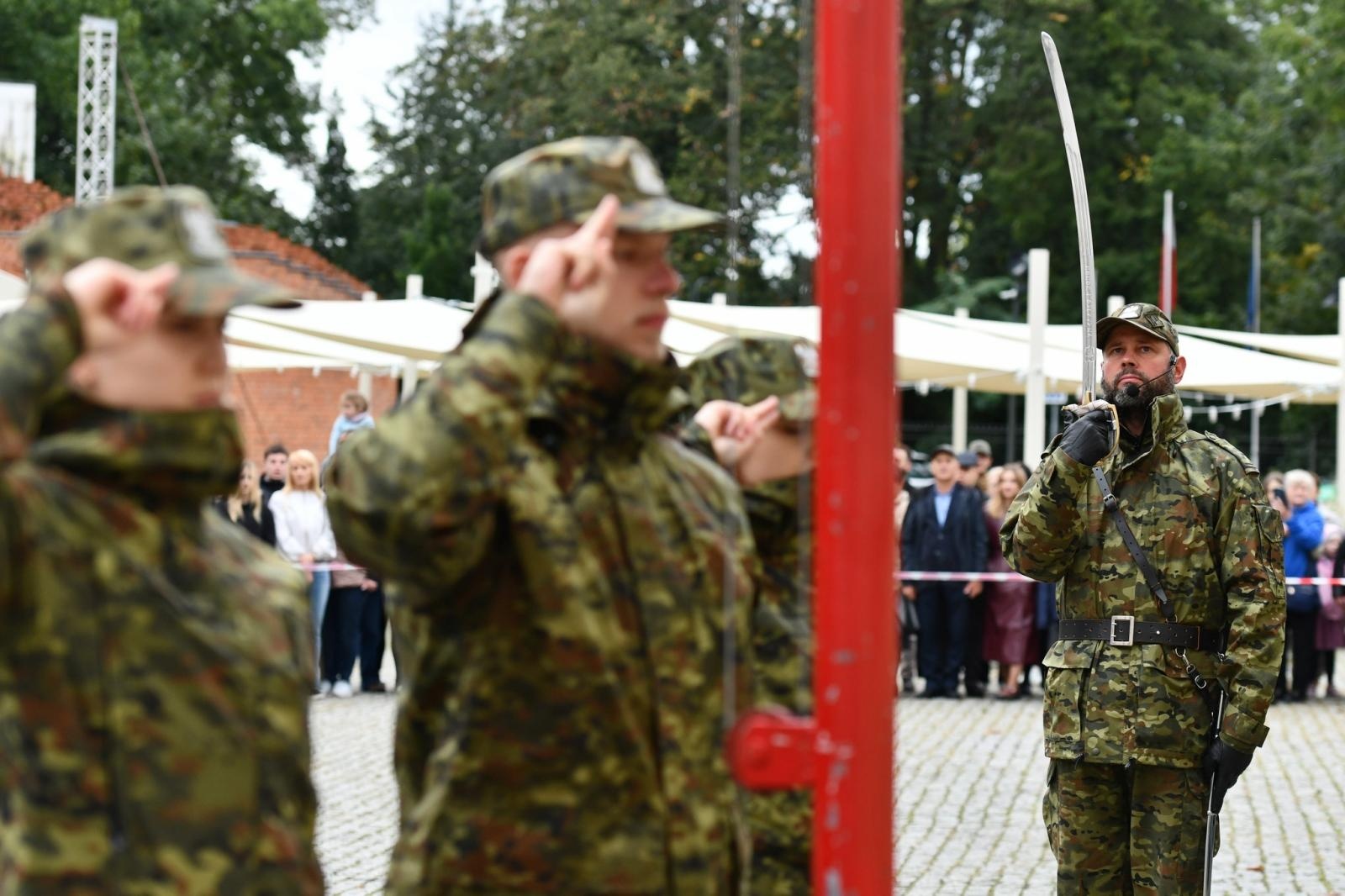 Zdjęcie w galerii na portalu naszraciborz.pl: Śląscy pogranicznicy ślubowali na Zamku Piastowskim wiadomości z regionu