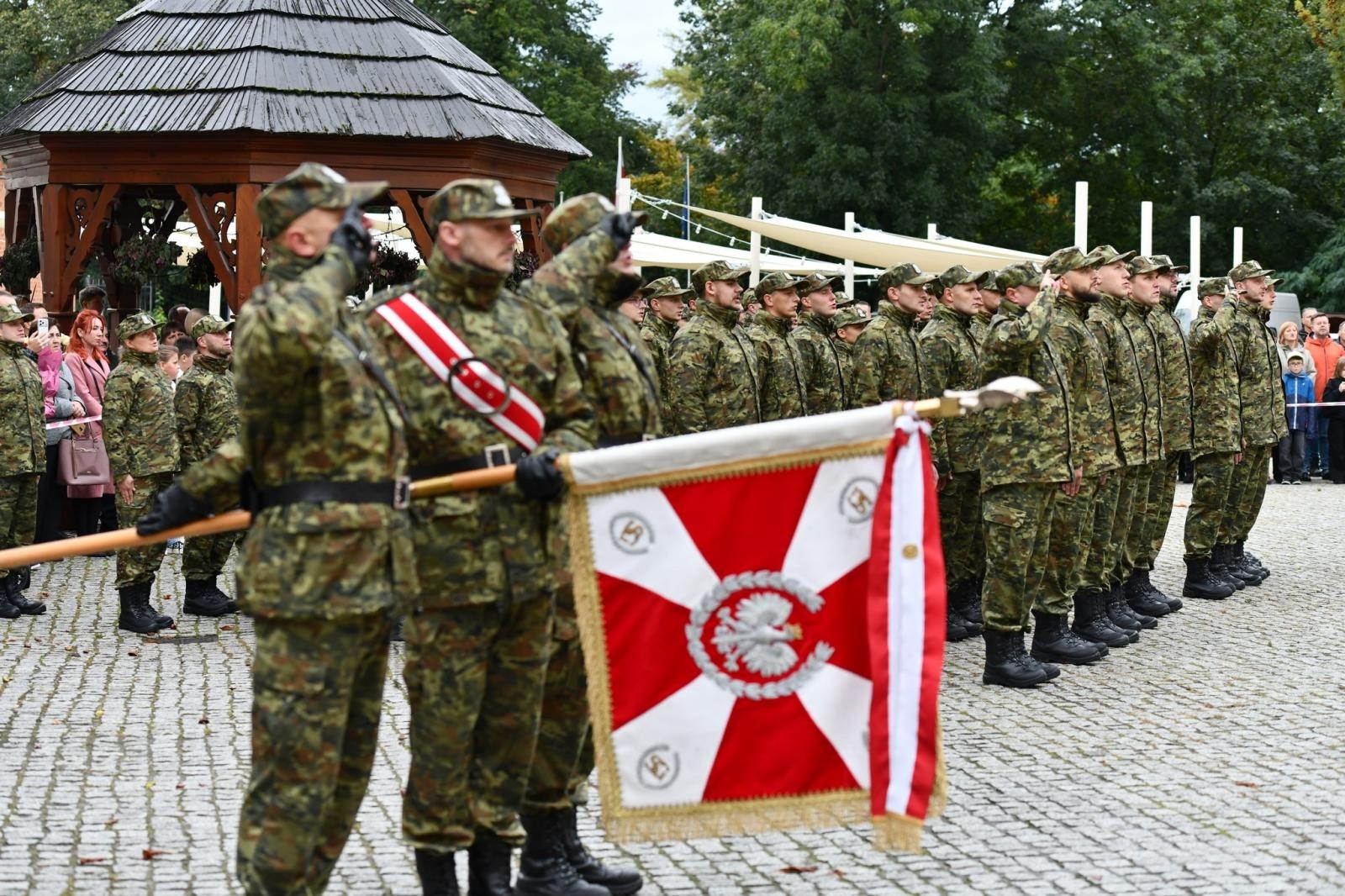 Zdjęcie w galerii na portalu naszraciborz.pl: Śląscy pogranicznicy ślubowali na Zamku Piastowskim wiadomości z regionu