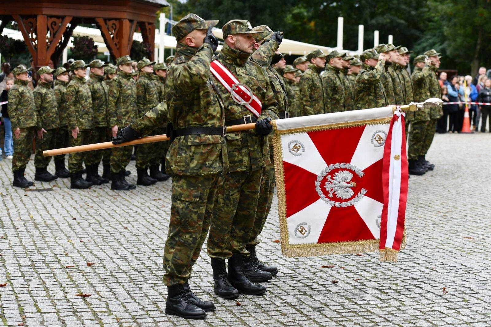 Zdjęcie w galerii na portalu naszraciborz.pl: Śląscy pogranicznicy ślubowali na Zamku Piastowskim wiadomości z regionu
