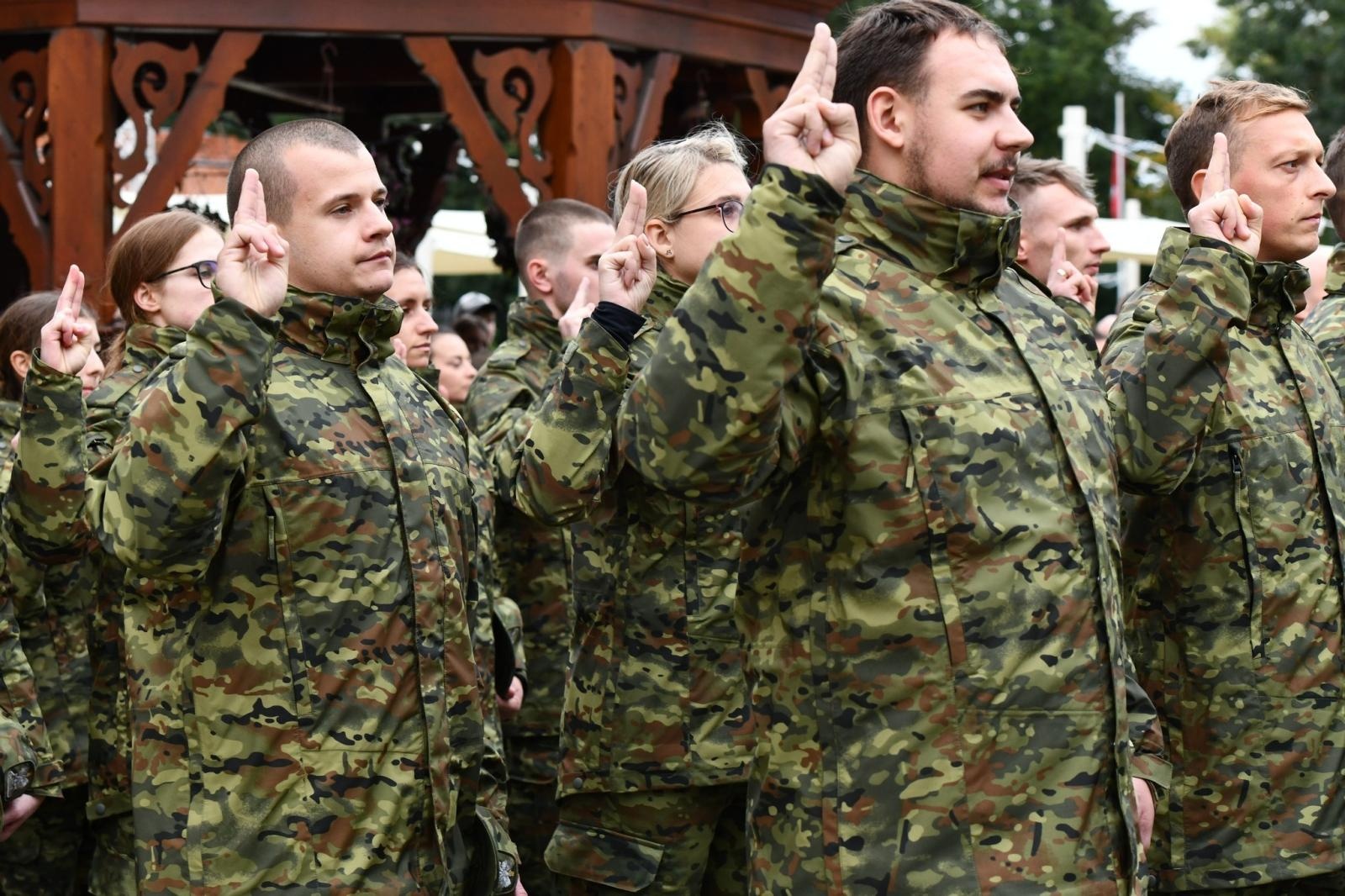Zdjęcie w galerii na portalu naszraciborz.pl: Śląscy pogranicznicy ślubowali na Zamku Piastowskim wiadomości z regionu