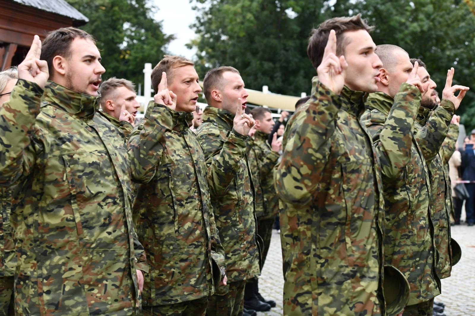 Zdjęcie w galerii na portalu naszraciborz.pl: Śląscy pogranicznicy ślubowali na Zamku Piastowskim wiadomości z regionu