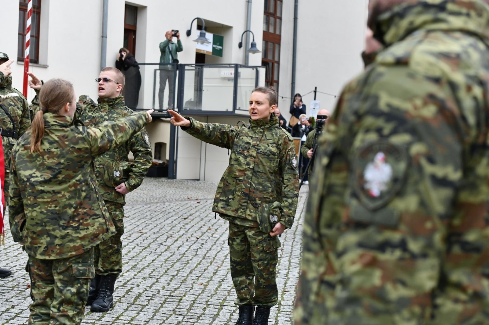 Zdjęcie w galerii na portalu naszraciborz.pl: Śląscy pogranicznicy ślubowali na Zamku Piastowskim wiadomości z regionu