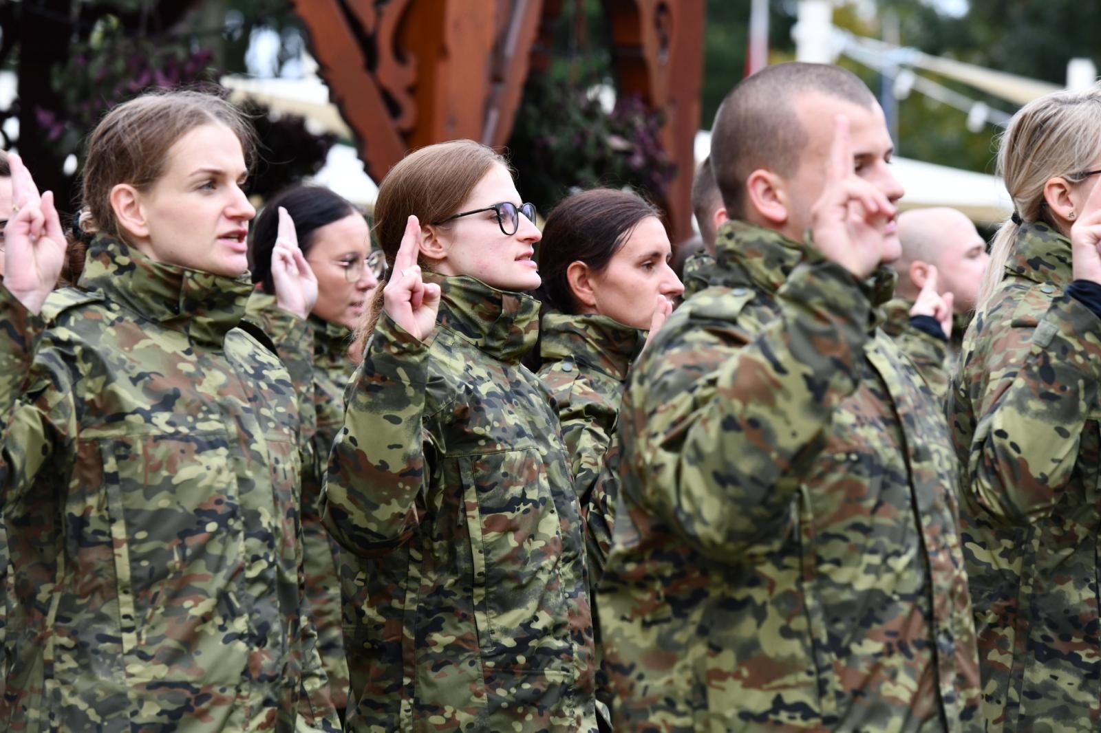 Zdjęcie w galerii na portalu naszraciborz.pl: Śląscy pogranicznicy ślubowali na Zamku Piastowskim wiadomości z regionu