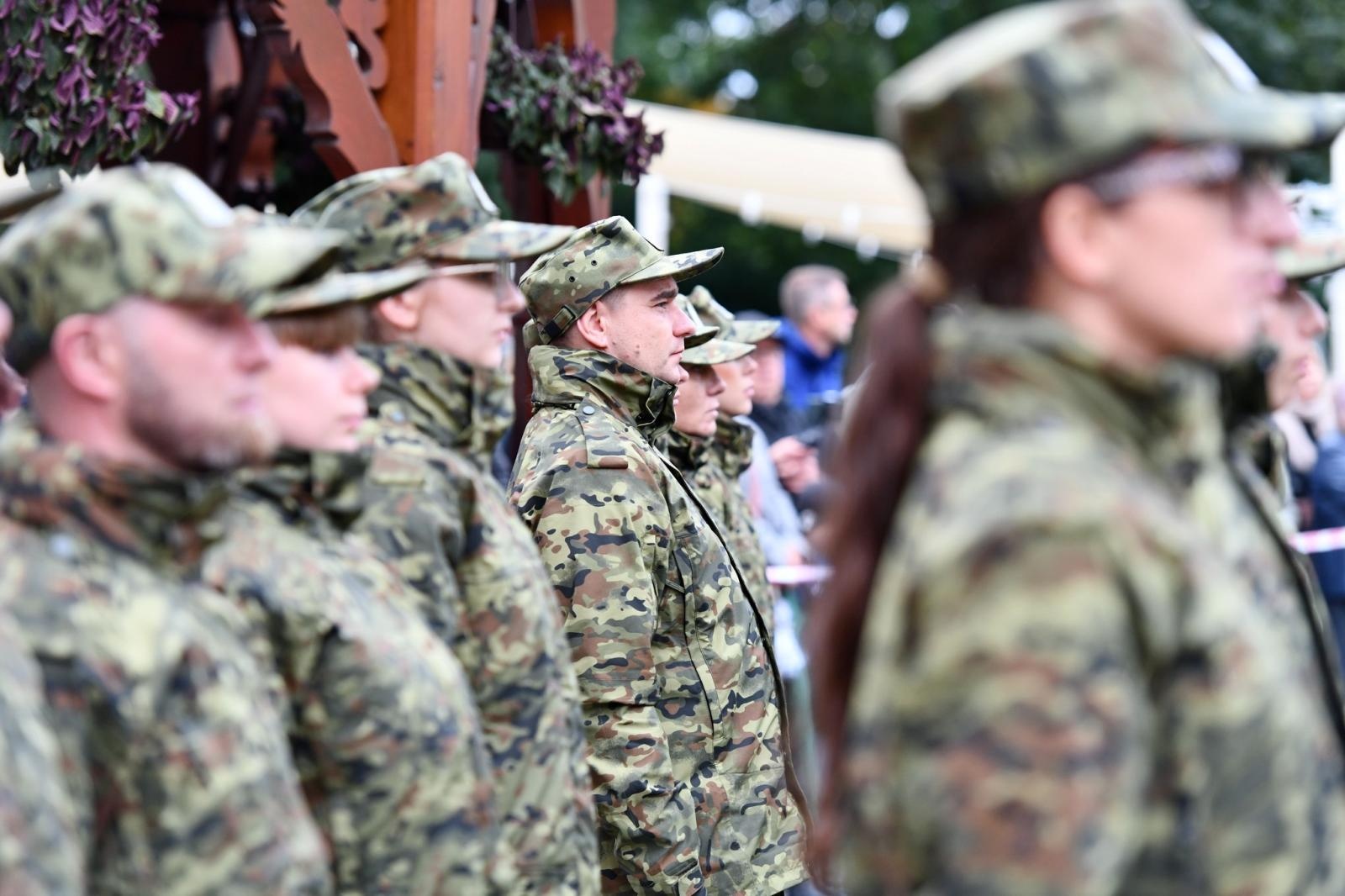 Zdjęcie w galerii na portalu naszraciborz.pl: Śląscy pogranicznicy ślubowali na Zamku Piastowskim wiadomości z regionu