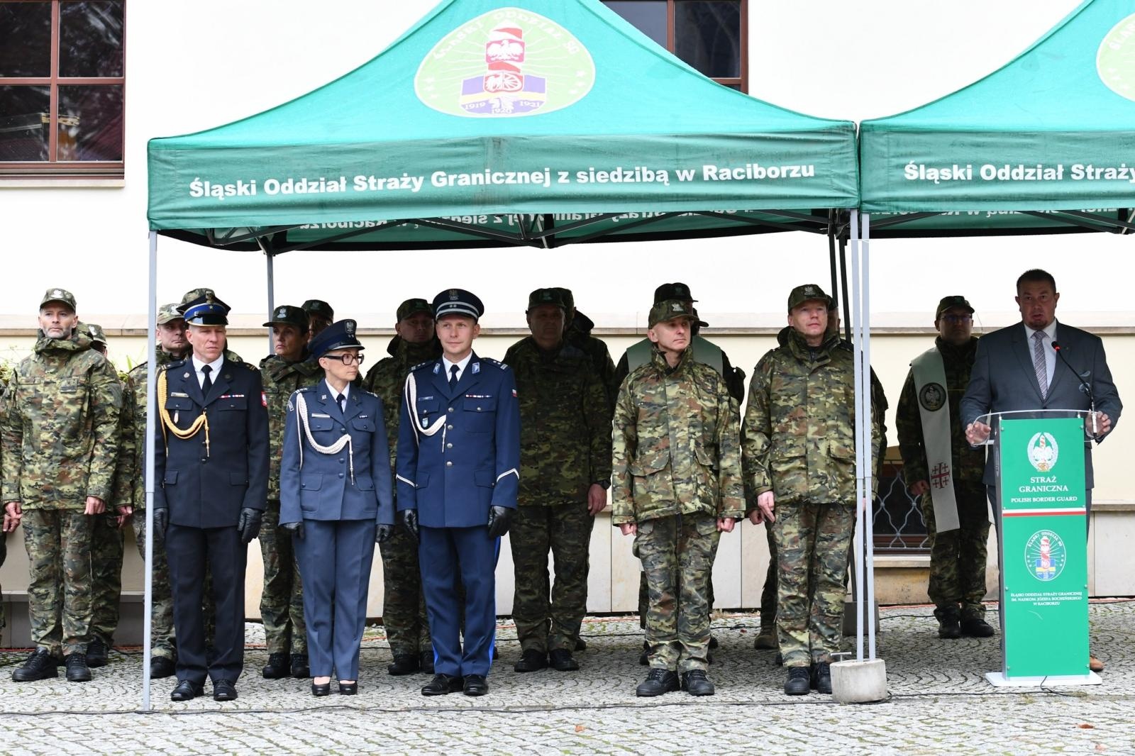 Zdjęcie w galerii na portalu naszraciborz.pl: Śląscy pogranicznicy ślubowali na Zamku Piastowskim wiadomości z regionu