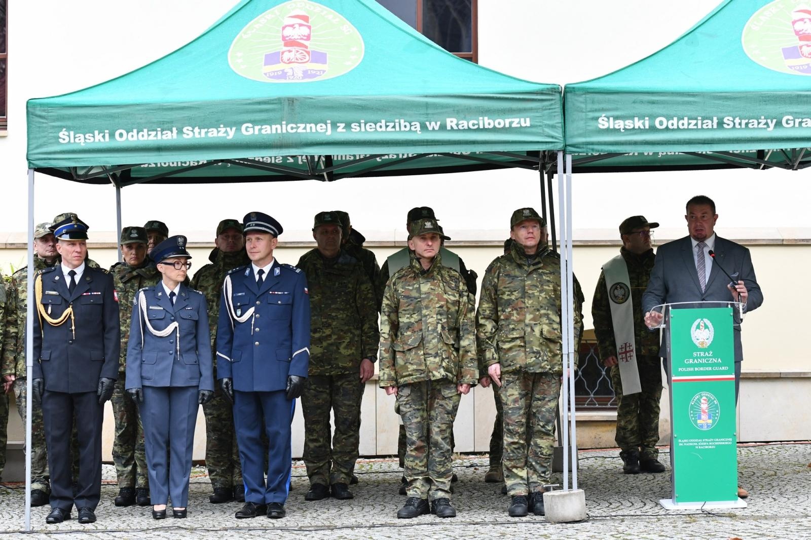 Zdjęcie w galerii na portalu naszraciborz.pl: Śląscy pogranicznicy ślubowali na Zamku Piastowskim wiadomości z regionu