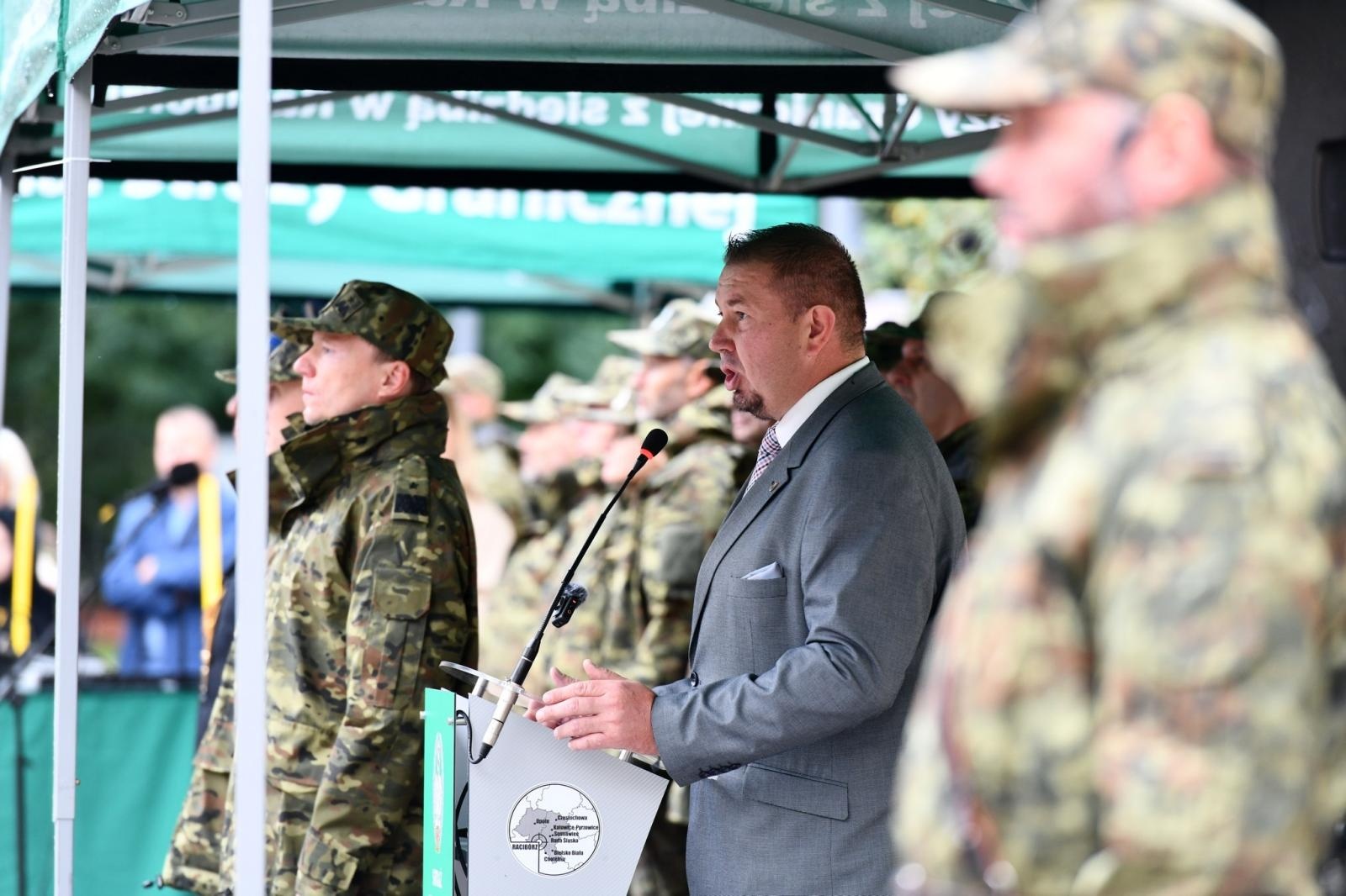 Zdjęcie w galerii na portalu naszraciborz.pl: Śląscy pogranicznicy ślubowali na Zamku Piastowskim wiadomości z regionu