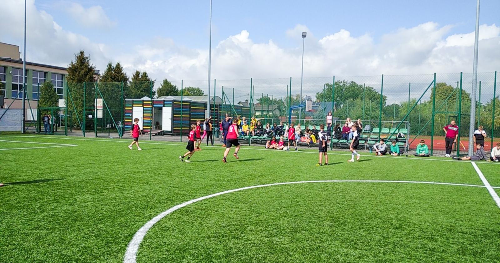 Zdjęcie w galerii na portalu naszraciborz.pl: Z Orlika na Stadion. Młodzi piłkarze z Tworkowa z awansem do kolejnego etapu wiadomości z regionu