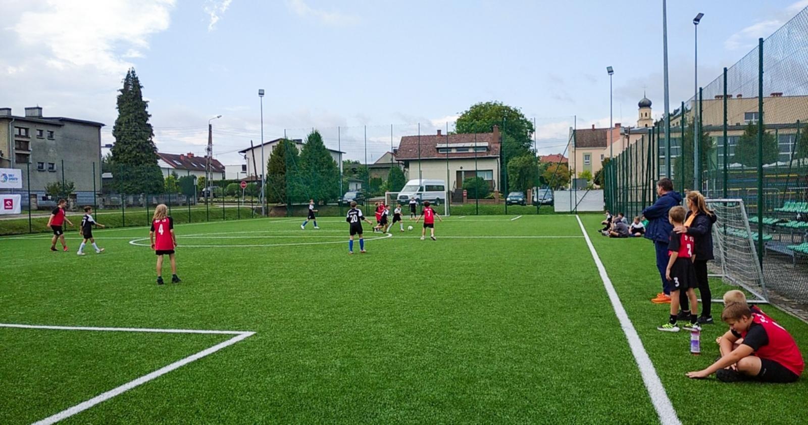 Zdjęcie w galerii na portalu naszraciborz.pl: Z Orlika na Stadion. Młodzi piłkarze z Tworkowa z awansem do kolejnego etapu wiadomości z regionu