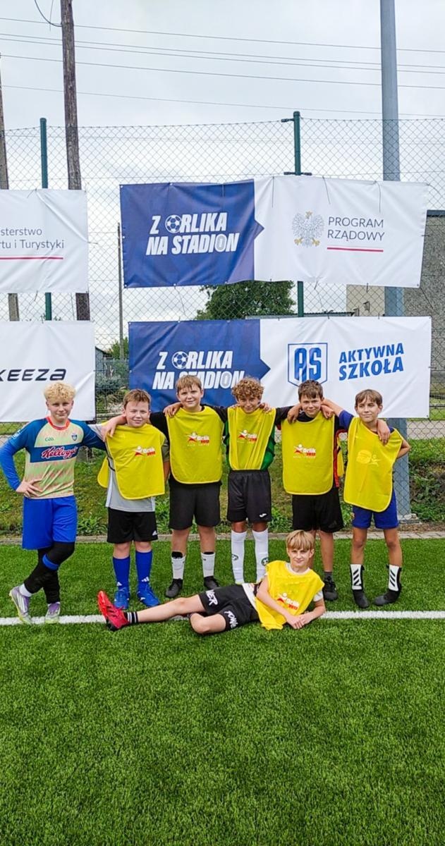 Zdjęcie w galerii na portalu naszraciborz.pl: Z Orlika na Stadion. Młodzi piłkarze z Tworkowa z awansem do kolejnego etapu wiadomości z regionu