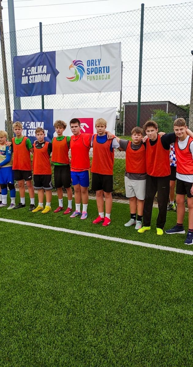 Zdjęcie w galerii na portalu naszraciborz.pl: Z Orlika na Stadion. Młodzi piłkarze z Tworkowa z awansem do kolejnego etapu wiadomości z regionu