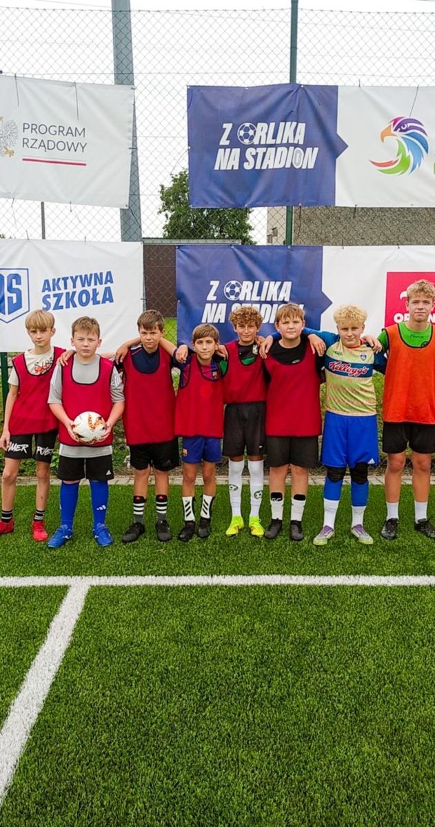 Zdjęcie w galerii na portalu naszraciborz.pl: Z Orlika na Stadion. Młodzi piłkarze z Tworkowa z awansem do kolejnego etapu wiadomości z regionu