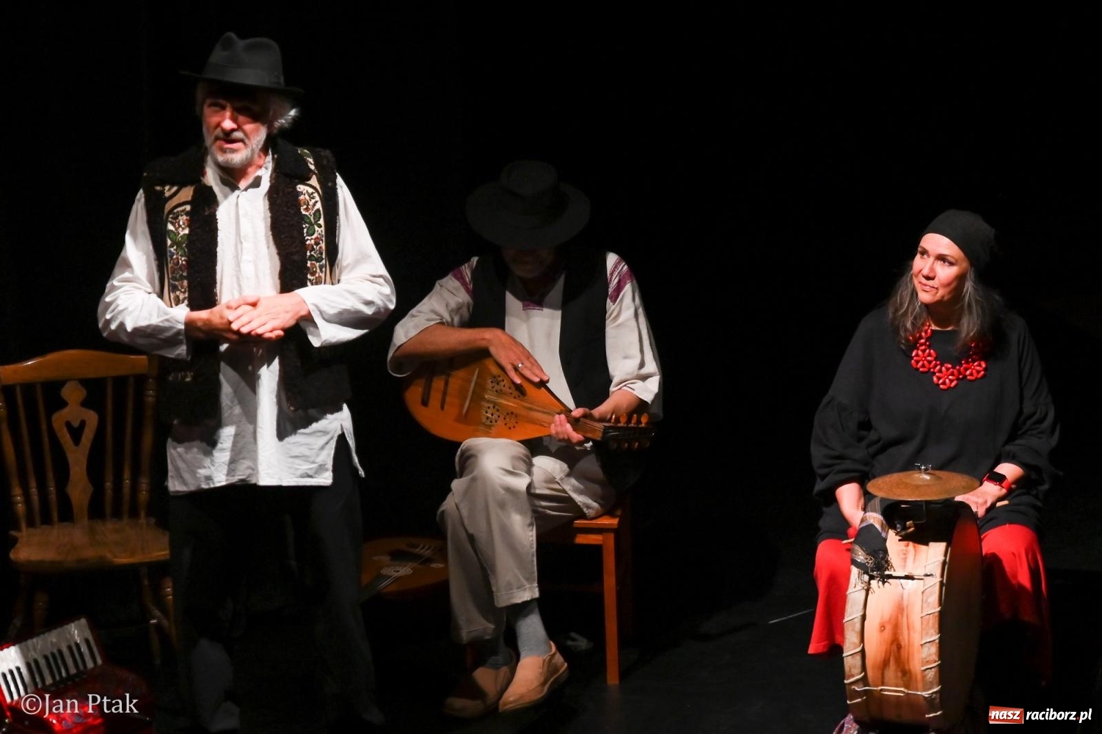 Zdjęcie w galerii na portalu naszraciborz.pl: OFF-KA w Raciborzu. Kafka, teatr improwizacji i muzyczna opowieść o Huculszczyźnie [FOTO i WIDEO] wiadomości z regionu