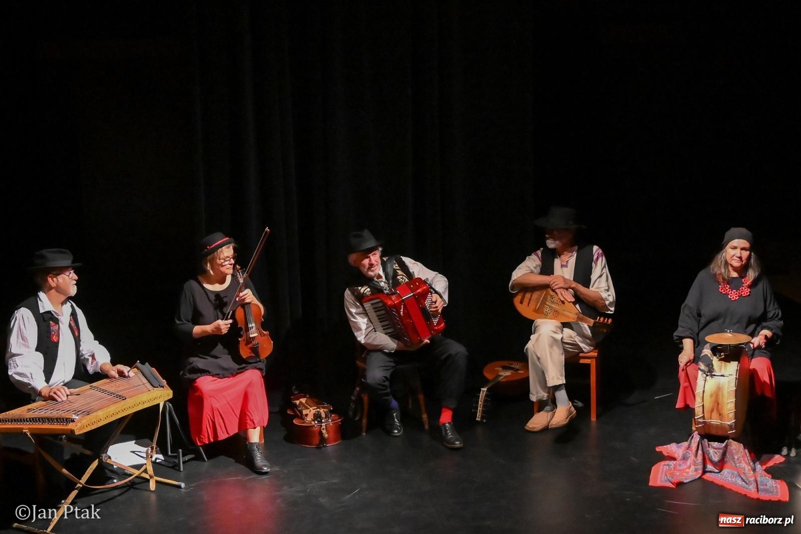 Zdjęcie w galerii na portalu naszraciborz.pl: OFF-KA w Raciborzu. Kafka, teatr improwizacji i muzyczna opowieść o Huculszczyźnie [FOTO i WIDEO] wiadomości z regionu
