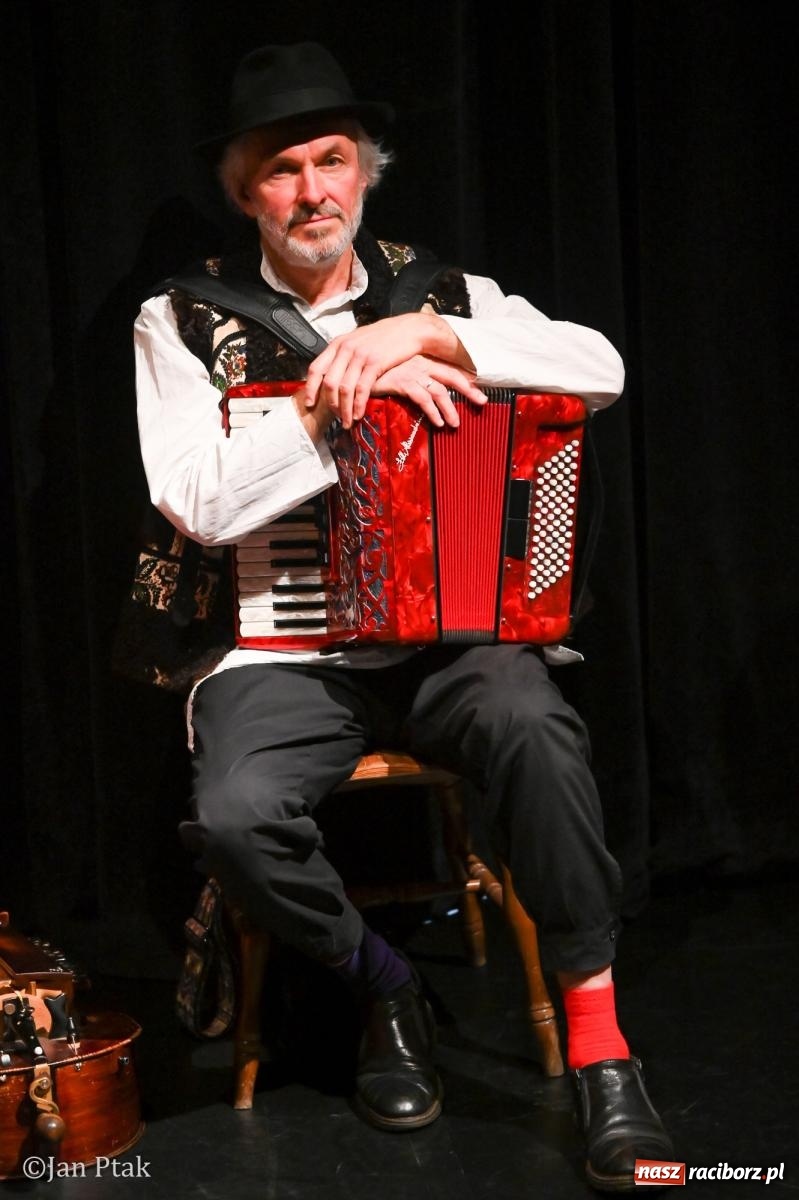 Zdjęcie w galerii na portalu naszraciborz.pl: OFF-KA w Raciborzu. Kafka, teatr improwizacji i muzyczna opowieść o Huculszczyźnie [FOTO i WIDEO] wiadomości z regionu