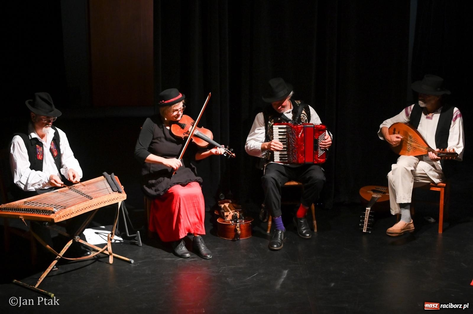 Zdjęcie w galerii na portalu naszraciborz.pl: OFF-KA w Raciborzu. Kafka, teatr improwizacji i muzyczna opowieść o Huculszczyźnie [FOTO i WIDEO] wiadomości z regionu