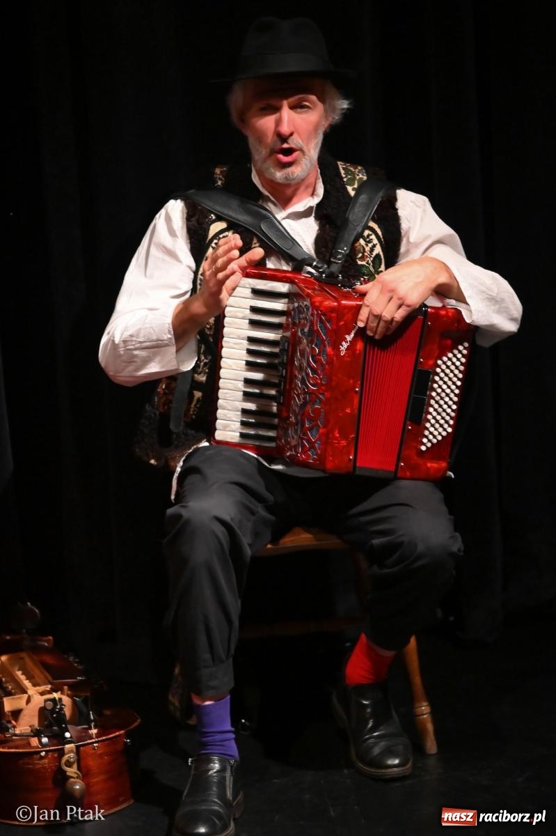 Zdjęcie w galerii na portalu naszraciborz.pl: OFF-KA w Raciborzu. Kafka, teatr improwizacji i muzyczna opowieść o Huculszczyźnie [FOTO i WIDEO] wiadomości z regionu