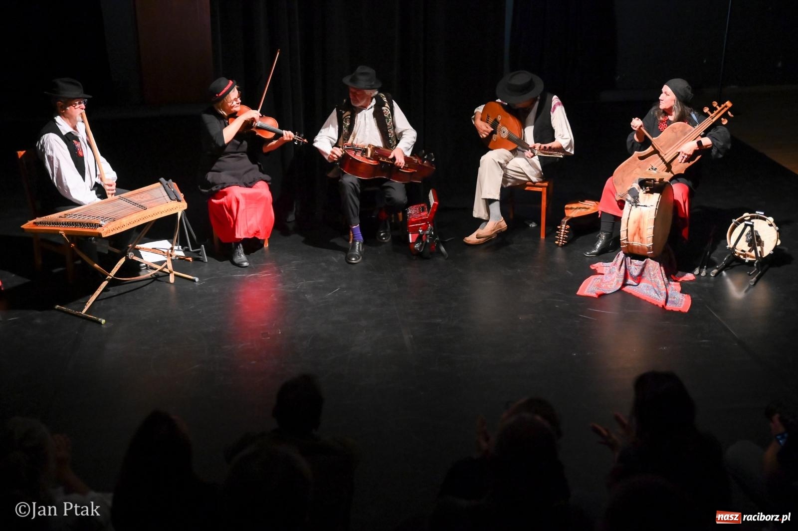Zdjęcie w galerii na portalu naszraciborz.pl: OFF-KA w Raciborzu. Kafka, teatr improwizacji i muzyczna opowieść o Huculszczyźnie [FOTO i WIDEO] wiadomości z regionu