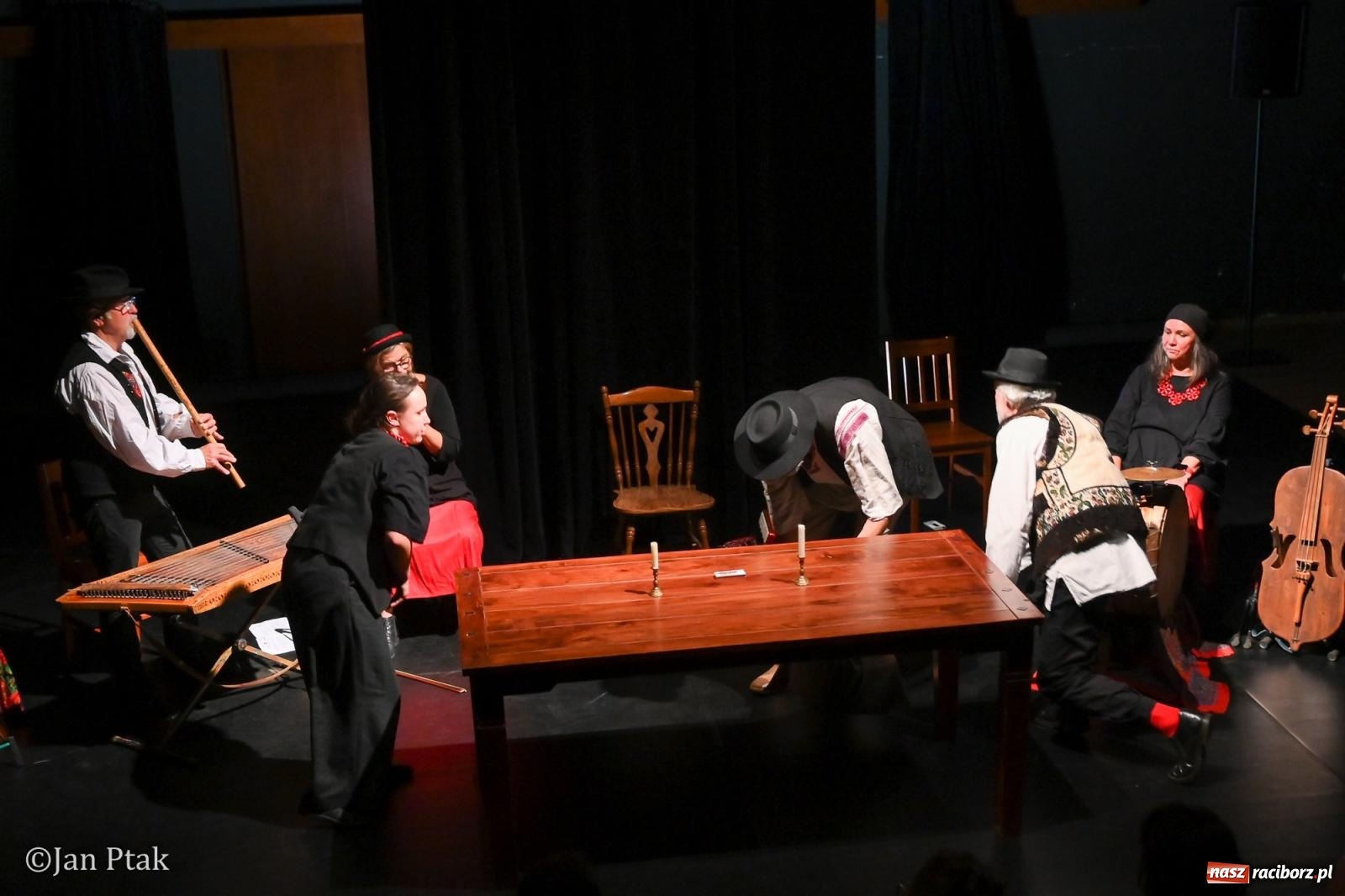 Zdjęcie w galerii na portalu naszraciborz.pl: OFF-KA w Raciborzu. Kafka, teatr improwizacji i muzyczna opowieść o Huculszczyźnie [FOTO i WIDEO] wiadomości z regionu