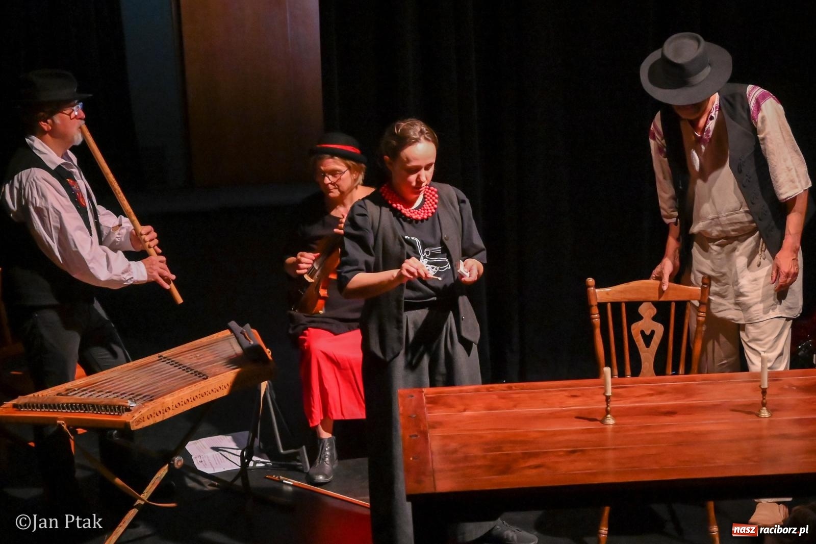 Zdjęcie w galerii na portalu naszraciborz.pl: OFF-KA w Raciborzu. Kafka, teatr improwizacji i muzyczna opowieść o Huculszczyźnie [FOTO i WIDEO] wiadomości z regionu