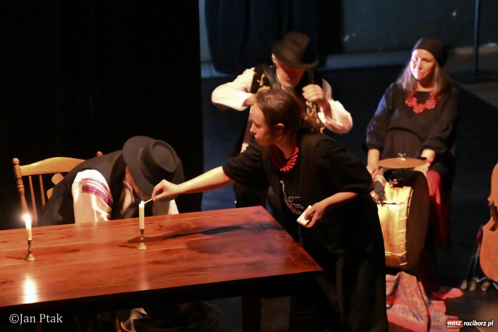 Zdjęcie w galerii na portalu naszraciborz.pl: OFF-KA w Raciborzu. Kafka, teatr improwizacji i muzyczna opowieść o Huculszczyźnie [FOTO i WIDEO] wiadomości z regionu