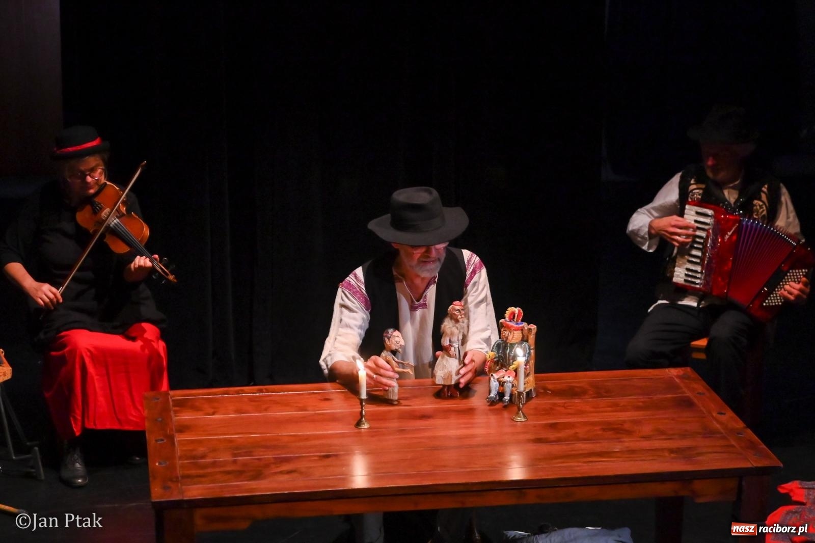 Zdjęcie w galerii na portalu naszraciborz.pl: OFF-KA w Raciborzu. Kafka, teatr improwizacji i muzyczna opowieść o Huculszczyźnie [FOTO i WIDEO] wiadomości z regionu