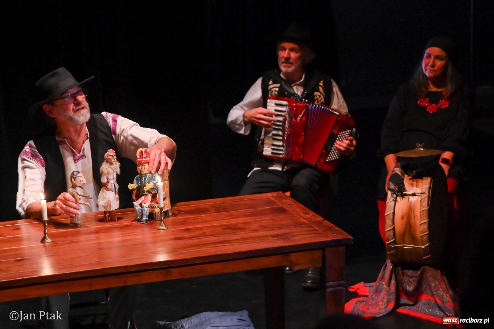 Zdjęcie w galerii na portalu naszraciborz.pl: OFF-KA w Raciborzu. Kafka, teatr improwizacji i muzyczna opowieść o Huculszczyźnie [FOTO i WIDEO] wiadomości z regionu