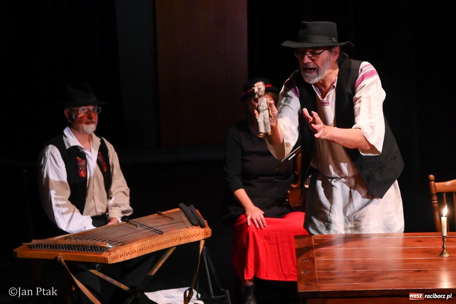 Zdjęcie w galerii na portalu naszraciborz.pl: OFF-KA w Raciborzu. Kafka, teatr improwizacji i muzyczna opowieść o Huculszczyźnie [FOTO i WIDEO] wiadomości z regionu