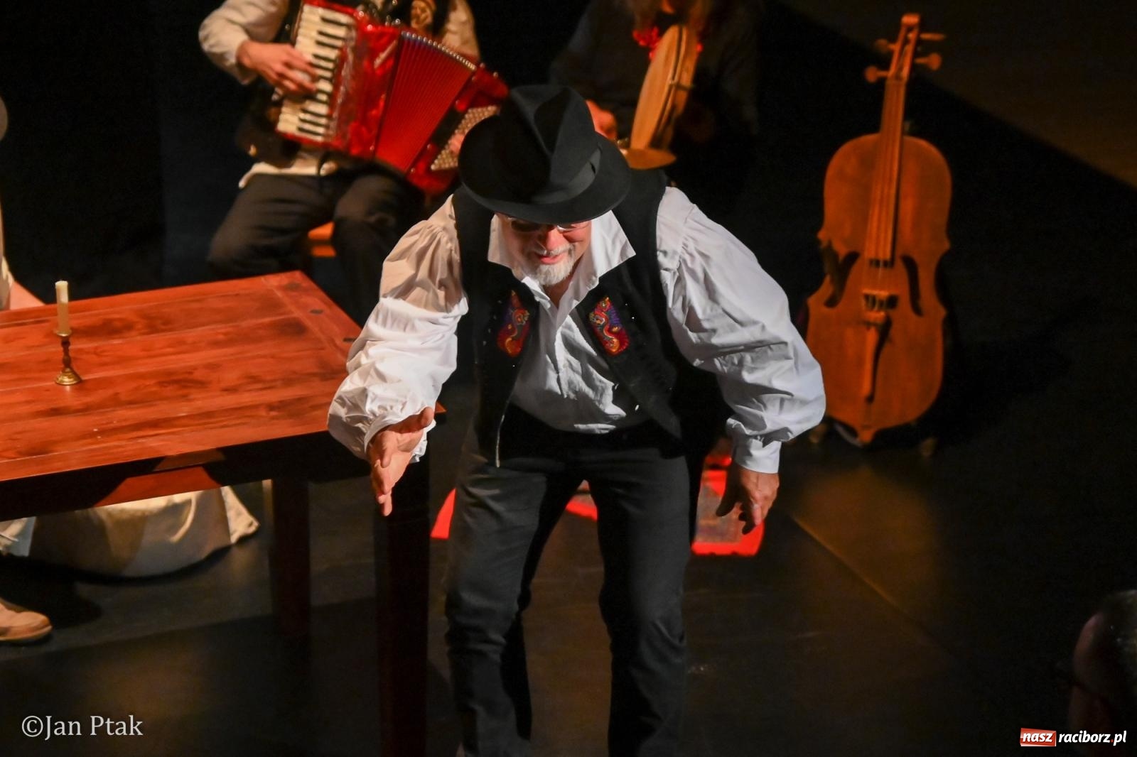 Zdjęcie w galerii na portalu naszraciborz.pl: OFF-KA w Raciborzu. Kafka, teatr improwizacji i muzyczna opowieść o Huculszczyźnie [FOTO i WIDEO] wiadomości z regionu
