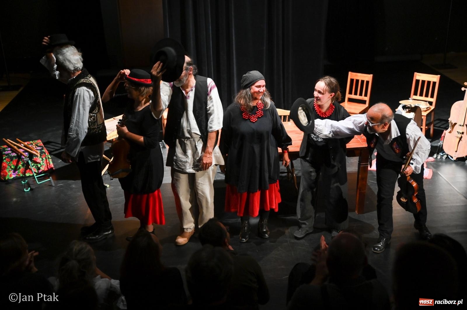Zdjęcie w galerii na portalu naszraciborz.pl: OFF-KA w Raciborzu. Kafka, teatr improwizacji i muzyczna opowieść o Huculszczyźnie [FOTO i WIDEO] wiadomości z regionu