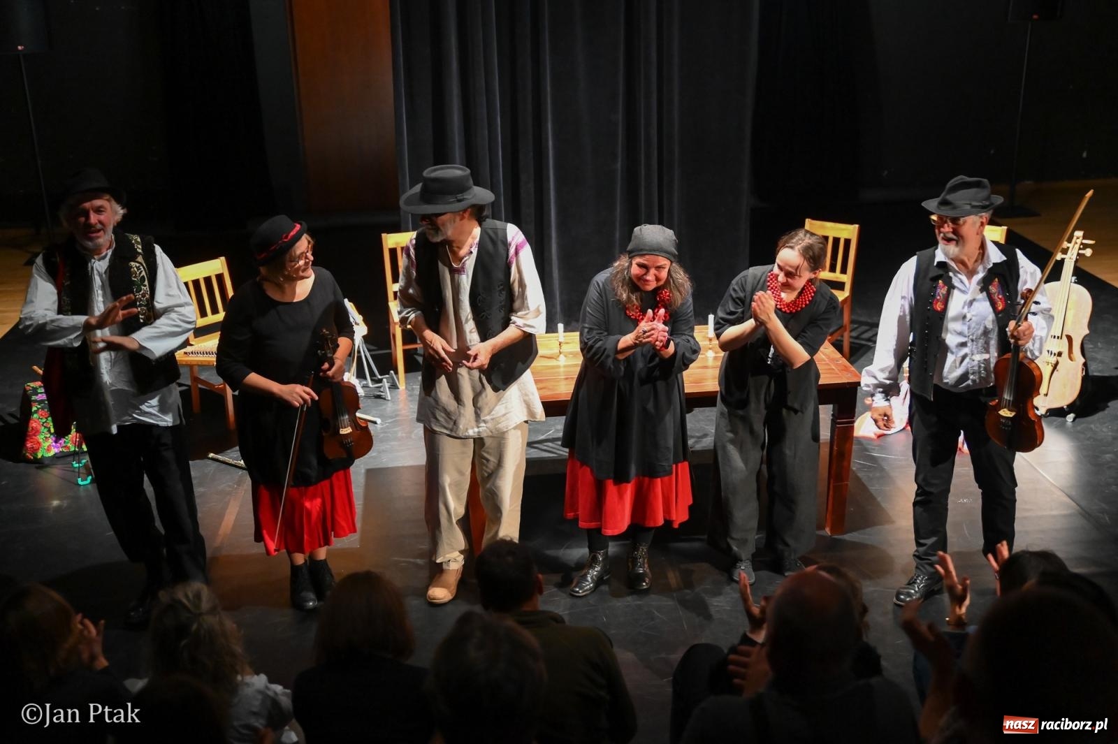Zdjęcie w galerii na portalu naszraciborz.pl: OFF-KA w Raciborzu. Kafka, teatr improwizacji i muzyczna opowieść o Huculszczyźnie [FOTO i WIDEO] wiadomości z regionu