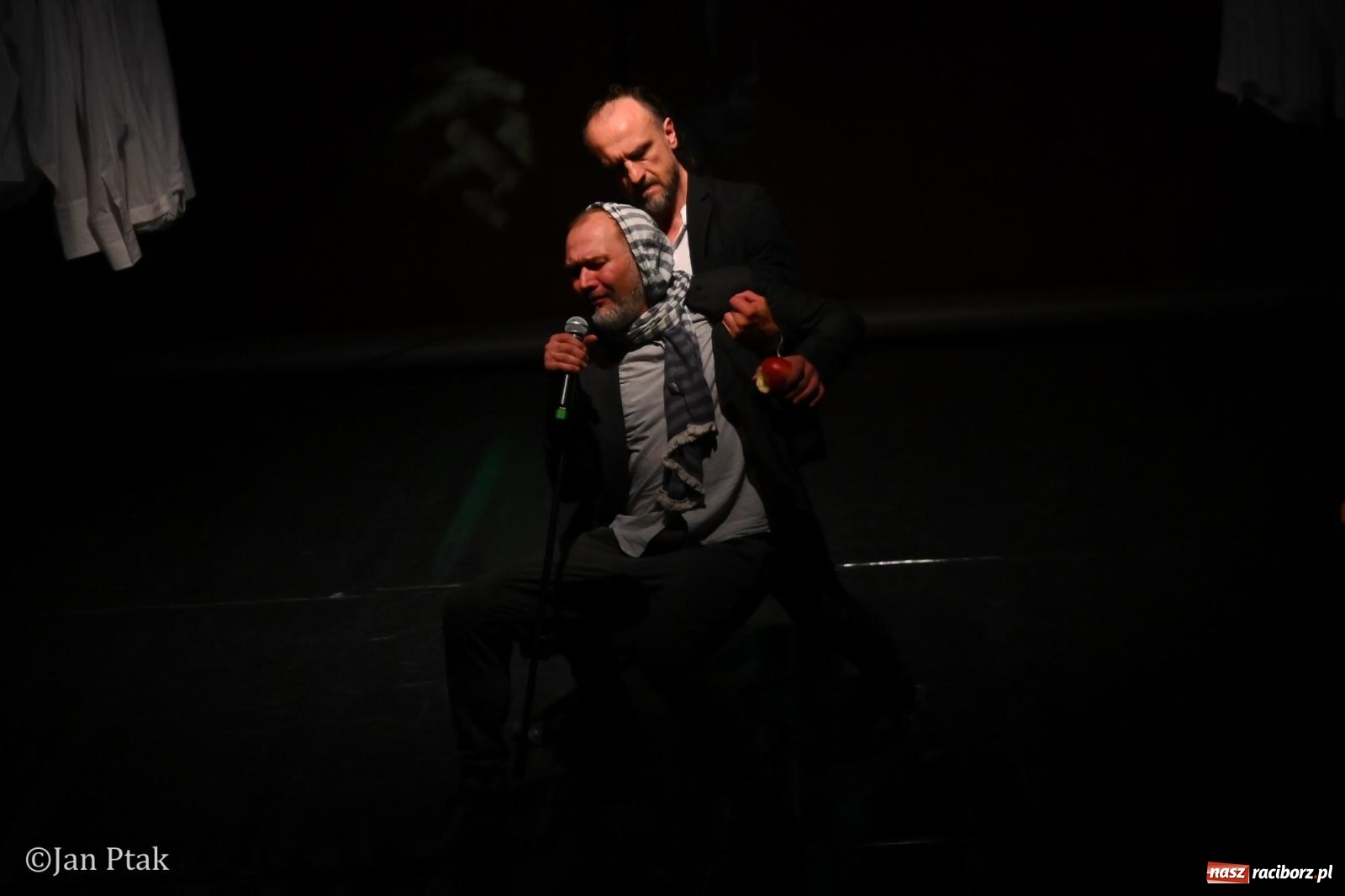 Zdjęcie w galerii na portalu naszraciborz.pl: OFF-KA w Raciborzu. Kafka, teatr improwizacji i muzyczna opowieść o Huculszczyźnie [FOTO i WIDEO] wiadomości z regionu