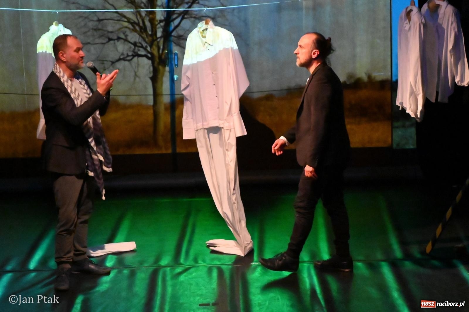 Zdjęcie w galerii na portalu naszraciborz.pl: OFF-KA w Raciborzu. Kafka, teatr improwizacji i muzyczna opowieść o Huculszczyźnie [FOTO i WIDEO] wiadomości z regionu