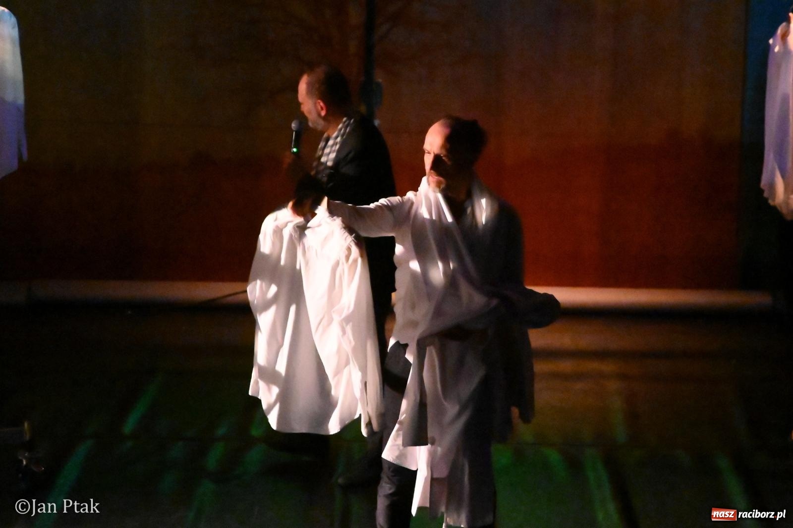 Zdjęcie w galerii na portalu naszraciborz.pl: OFF-KA w Raciborzu. Kafka, teatr improwizacji i muzyczna opowieść o Huculszczyźnie [FOTO i WIDEO] wiadomości z regionu