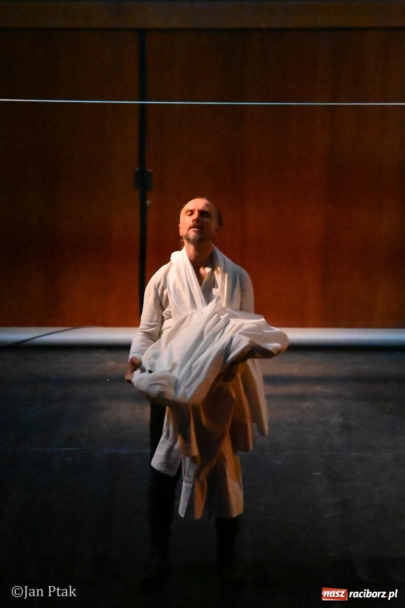 Zdjęcie w galerii na portalu naszraciborz.pl: OFF-KA w Raciborzu. Kafka, teatr improwizacji i muzyczna opowieść o Huculszczyźnie [FOTO i WIDEO] wiadomości z regionu