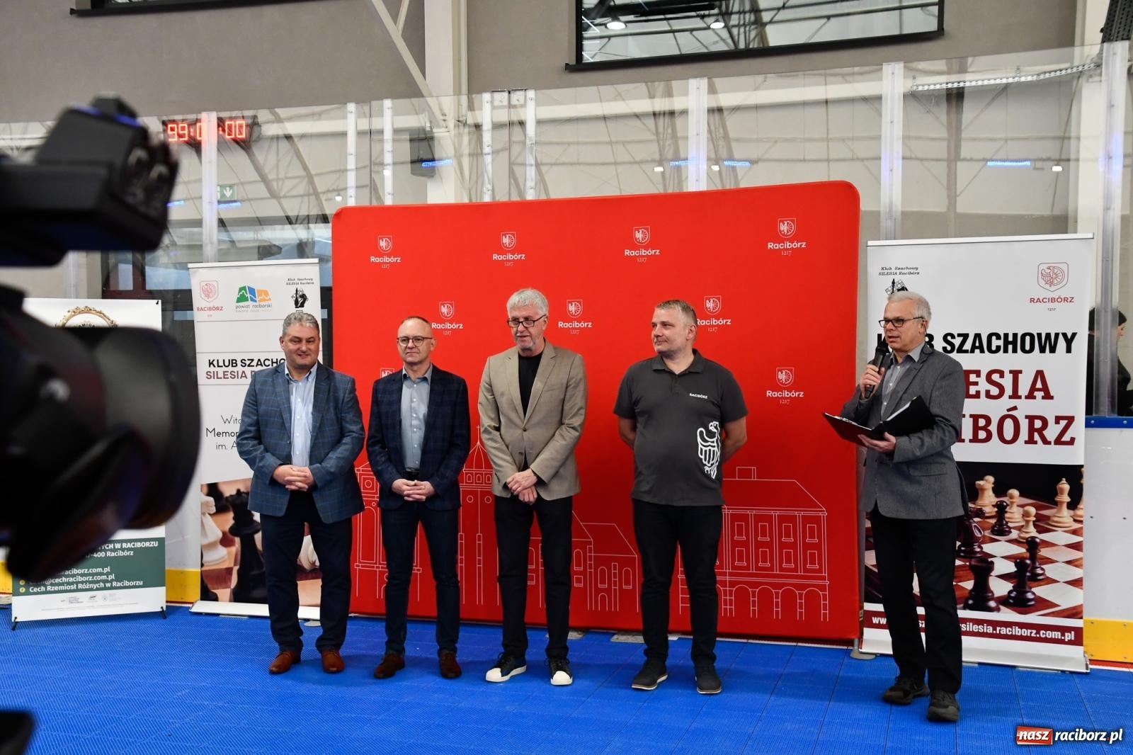 Zdjęcie w galerii na portalu naszraciborz.pl: Szachiści po raz pierwszy przy Zamkowej. W Raciborzu trwa Memoriał Alfreda Chrobaka wiadomości z regionu
