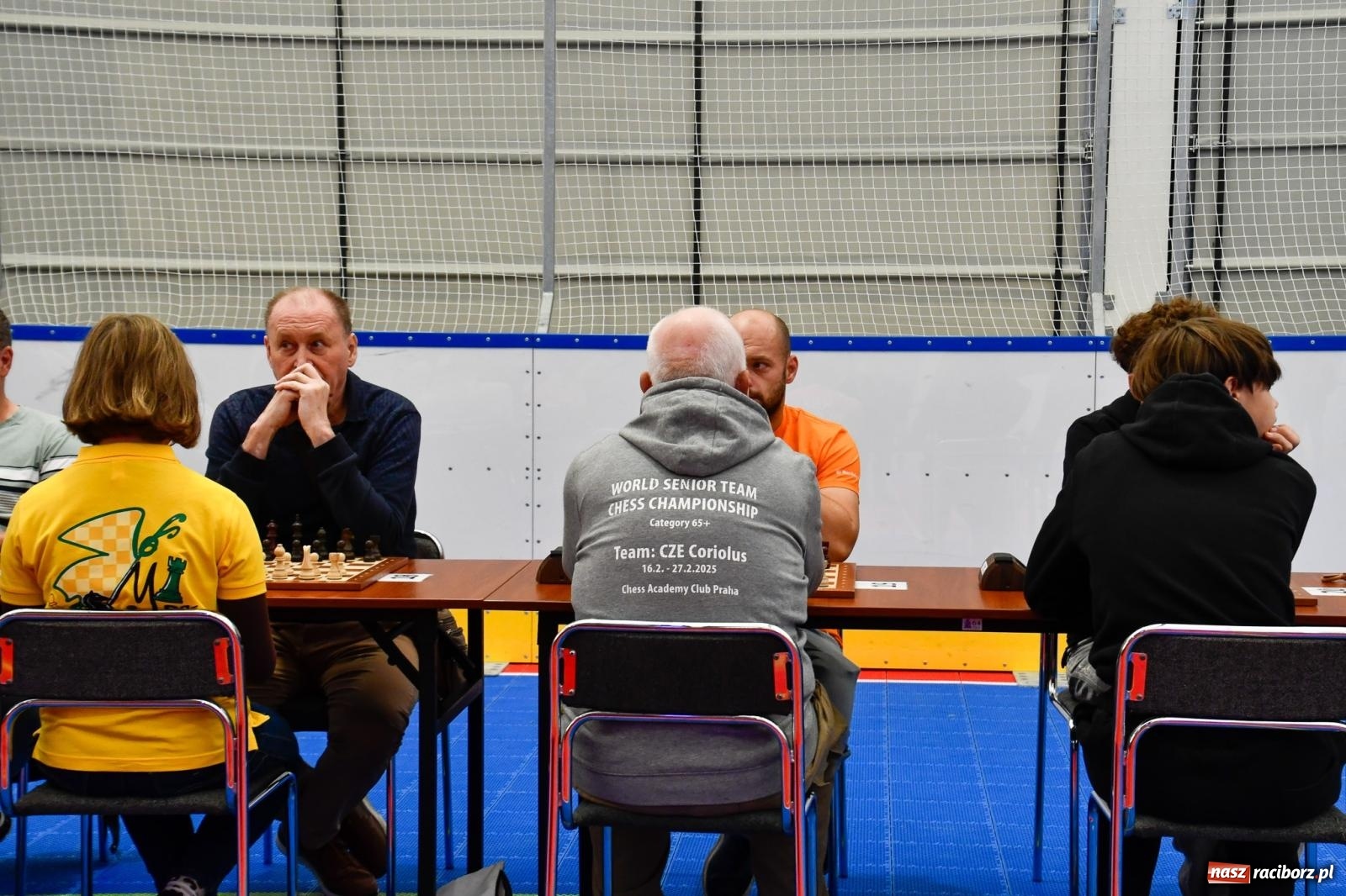 Zdjęcie w galerii na portalu naszraciborz.pl: Szachiści po raz pierwszy przy Zamkowej. W Raciborzu trwa Memoriał Alfreda Chrobaka wiadomości z regionu