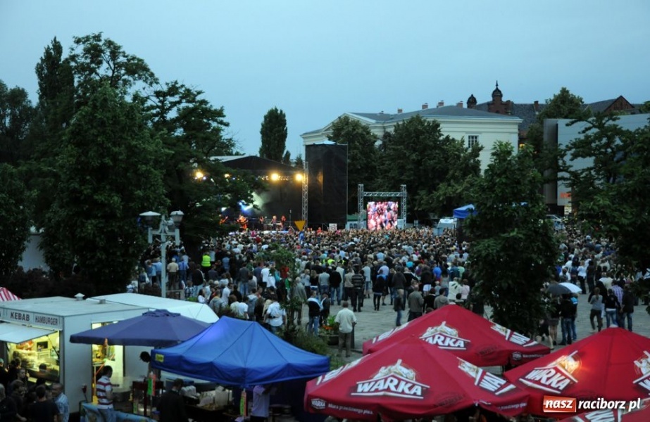 Zdjęcie w galerii na portalu naszraciborz.pl: Maryla śpiewała piosenki na życzenie wiadomości z regionu