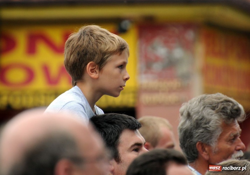 Zdjęcie w galerii na portalu naszraciborz.pl: Maryla śpiewała piosenki na życzenie wiadomości z regionu