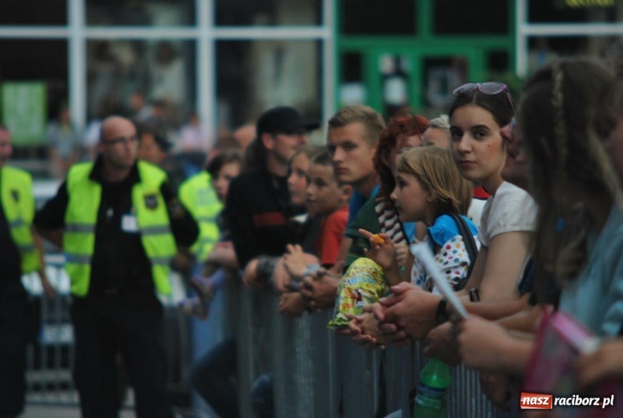Zdjęcie w galerii na portalu naszraciborz.pl: Maryla śpiewała piosenki na życzenie wiadomości z regionu