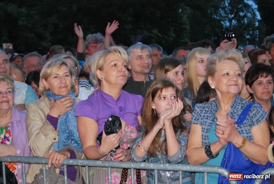 Zdjęcie w galerii na portalu naszraciborz.pl: Maryla śpiewała piosenki na życzenie wiadomości z regionu