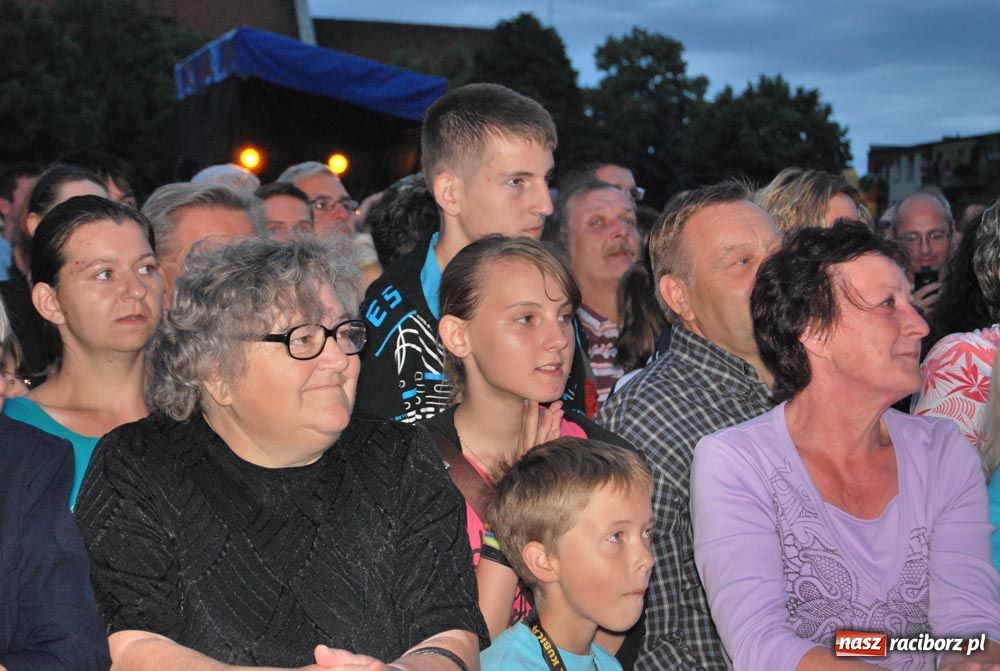 Zdjęcie w galerii na portalu naszraciborz.pl: Maryla śpiewała piosenki na życzenie wiadomości z regionu