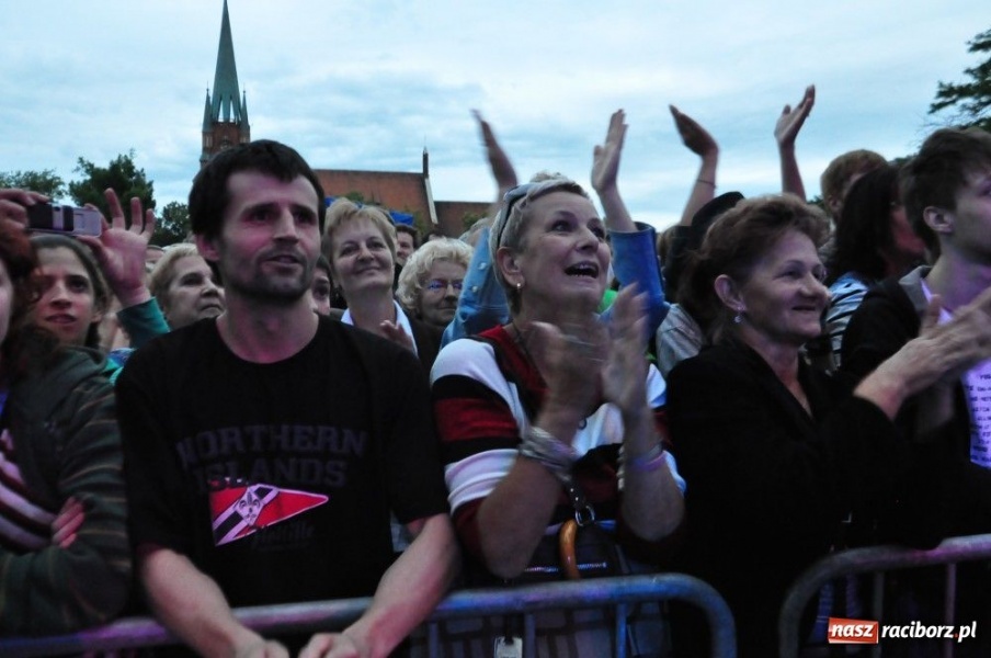 Zdjęcie w galerii na portalu naszraciborz.pl: Maryla śpiewała piosenki na życzenie wiadomości z regionu