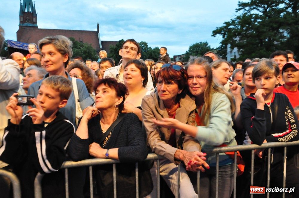 Zdjęcie w galerii na portalu naszraciborz.pl: Maryla śpiewała piosenki na życzenie wiadomości z regionu