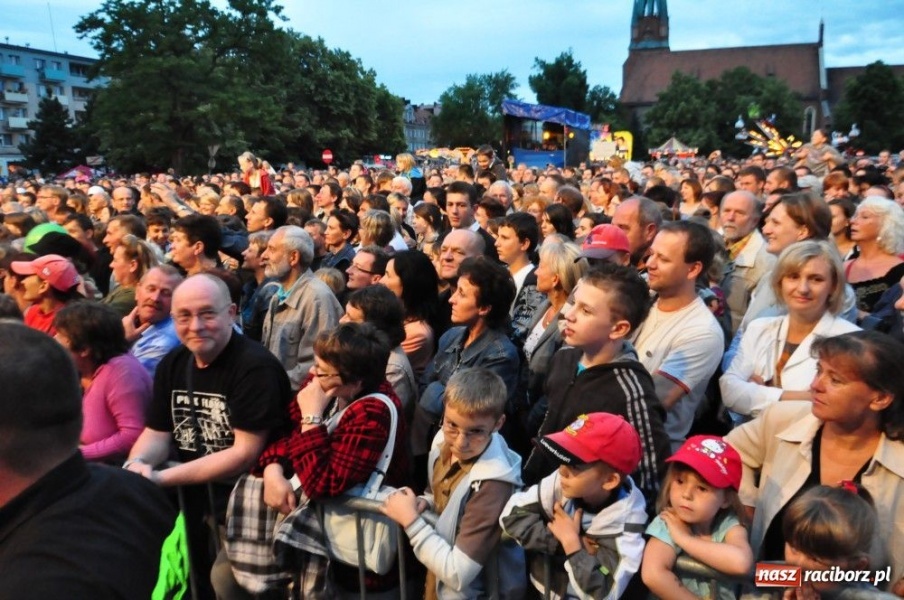 Zdjęcie w galerii na portalu naszraciborz.pl: Maryla śpiewała piosenki na życzenie wiadomości z regionu