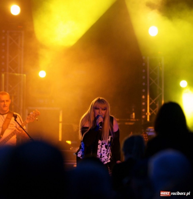 Zdjęcie w galerii na portalu naszraciborz.pl: Maryla śpiewała piosenki na życzenie wiadomości z regionu