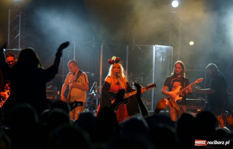 Zdjęcie w galerii na portalu naszraciborz.pl: Maryla śpiewała piosenki na życzenie wiadomości z regionu