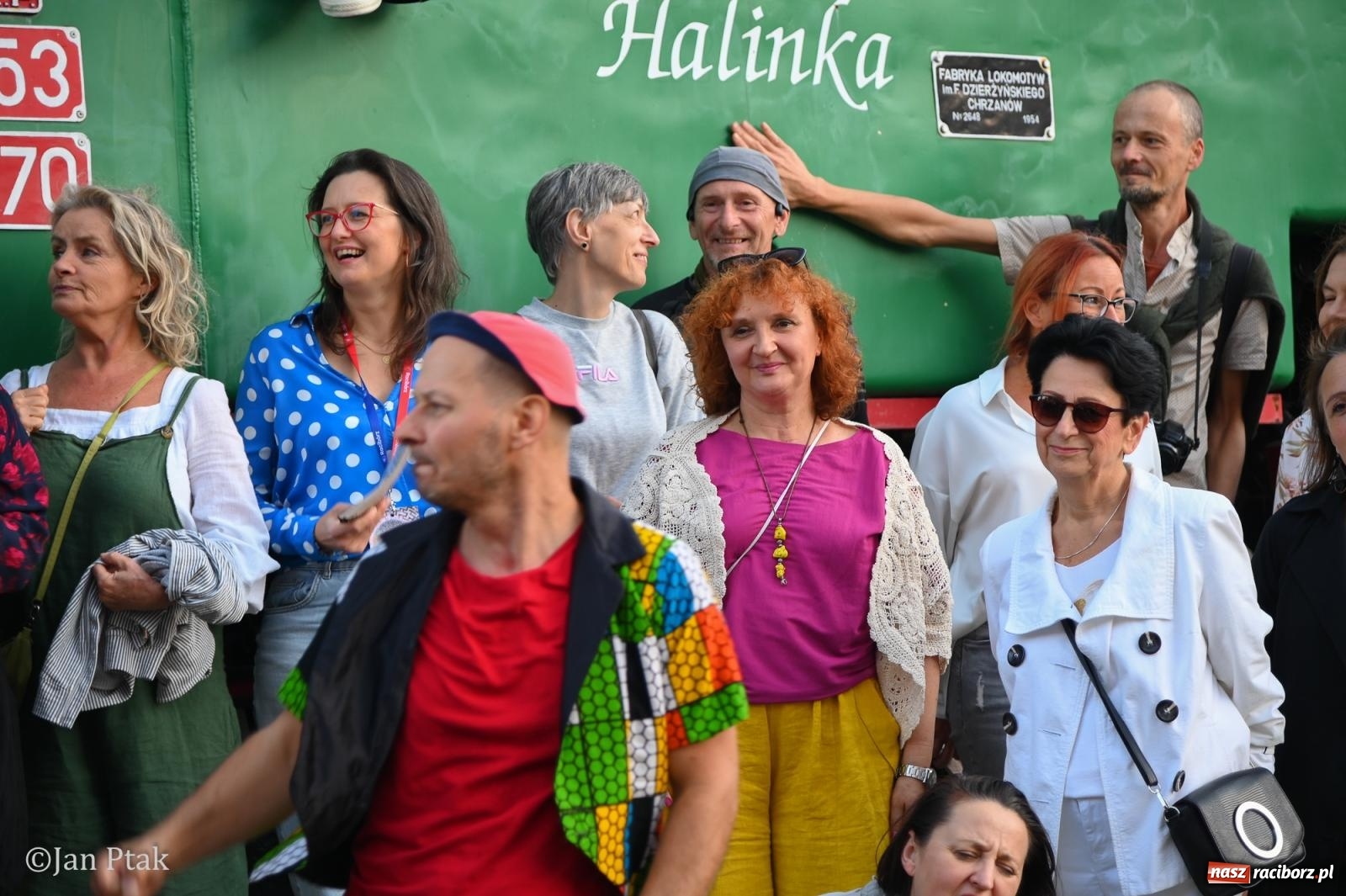 Zdjęcie w galerii na portalu naszraciborz.pl: Muzyczna parada przeszła ulicami Raciborza. Kwartet Wiejski zagrał podczas OFF-KI wiadomości z regionu