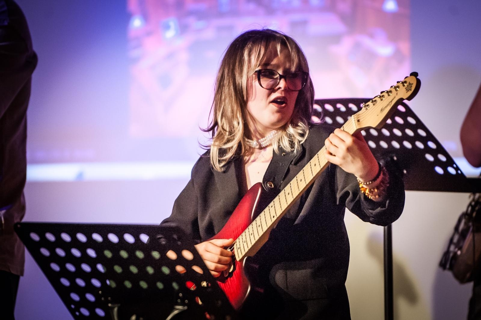 Zdjęcie w galerii na portalu naszraciborz.pl: Rock na Zamku Piastowskim. Wieczór z muzyką Pink Floyd i Piotrem Metzem wiadomości z regionu