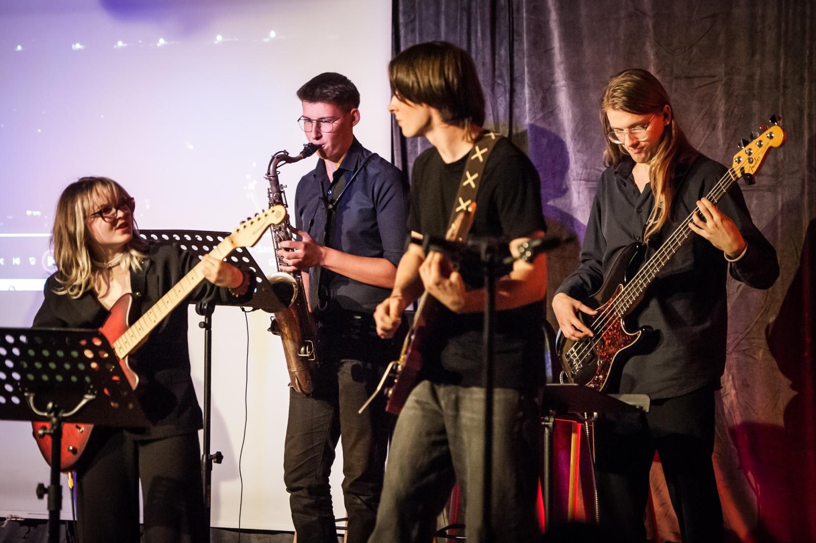 Zdjęcie w galerii na portalu naszraciborz.pl: Rock na Zamku Piastowskim. Wieczór z muzyką Pink Floyd i Piotrem Metzem wiadomości z regionu